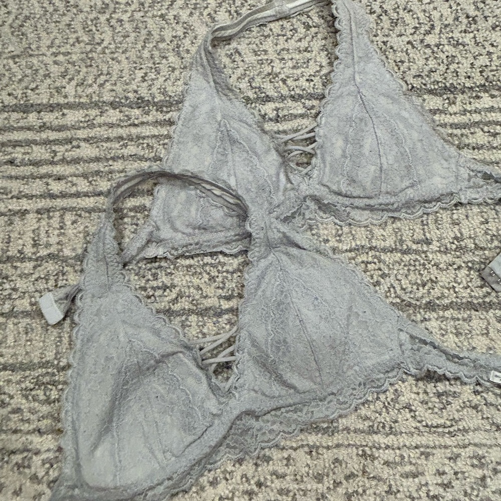 Gilly Hicks gray lace bra with floral embroidery